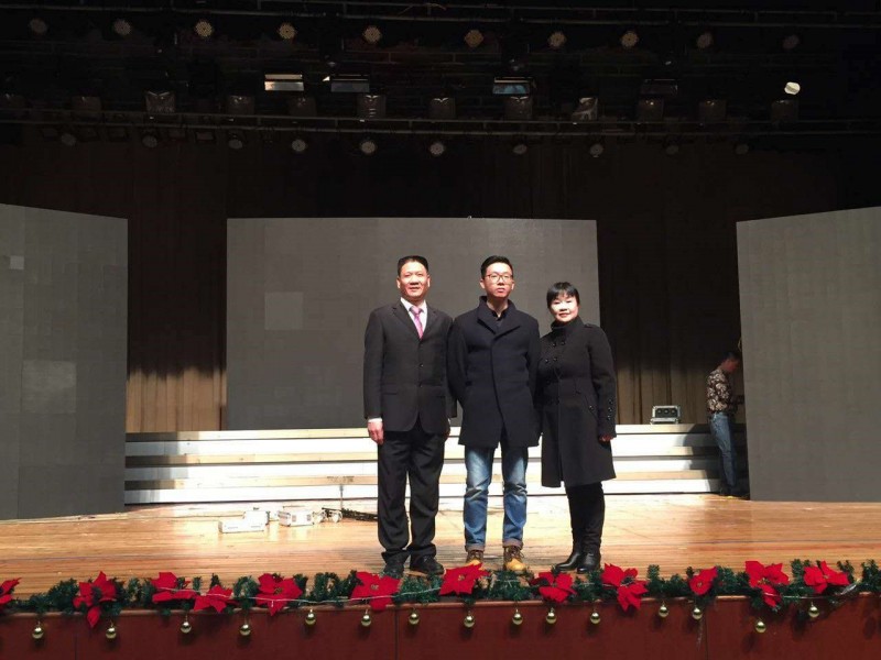 Pastor Zhu Daimin (right)