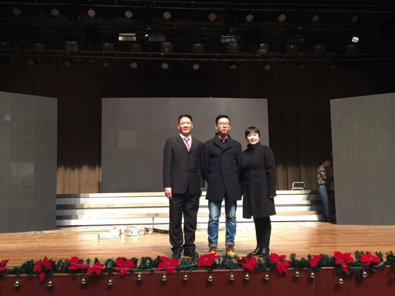 Pastor Zhu Daimin (right)