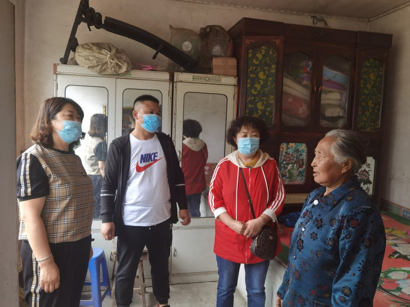   Liaoyuan Dongfeng Nanzhan Church condolenced to poor farmers on Dragon Boat Festival On June 24, 2020