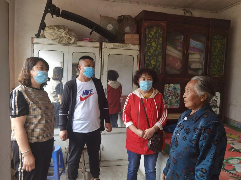 Liaoyuan Dongfeng Nanzhan Church condolenced to poor farmers on Dragon Boat Festival On June 24, 2020