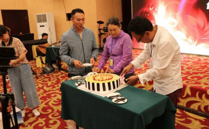 Some workers of Kunming Shijicheng Church attended the birthday party held in its 8th co-workers retreat beginning on August 3, 2020.