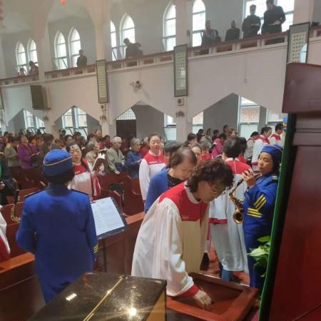 On August 30, the believers in Gansu Pingliang Church donated more than 8,000 yuan after the Sunday service as the Longnan City experienced rainstorm and flood disaster.