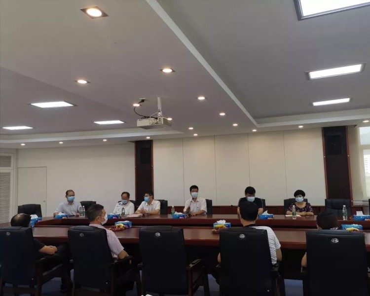 On the afternoon of September 9, 2020, Teacher' Day,the Guangdong CC&TSPM held a symposium in Guangdong Union Theological Seminary and 27 teachers and co-workers from the seminary attended.