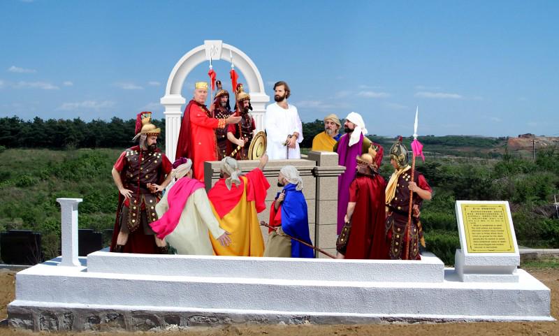 In 2010, Zuo Liren designed the First Station of 14 Stations of the Cross for Shenyang Holy Bible Cultural Theme Park located in China's northeastern Liaoning Province.
