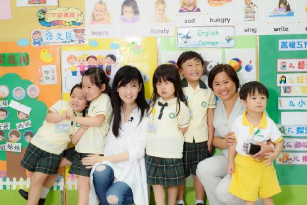 Christian celebrity Vivian Chow visited her alma mater St. Stephen's Church Kindergarten which marks the 70th anniversary this year in early December 2020.