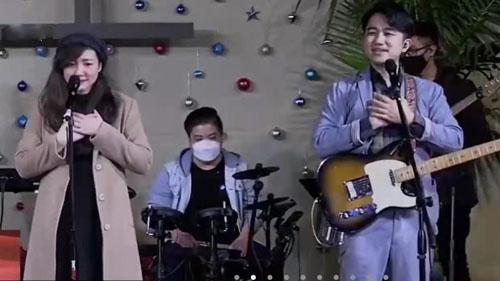 The Stream of Praise Music Ministry held a live Christmas celebration service on the theme of