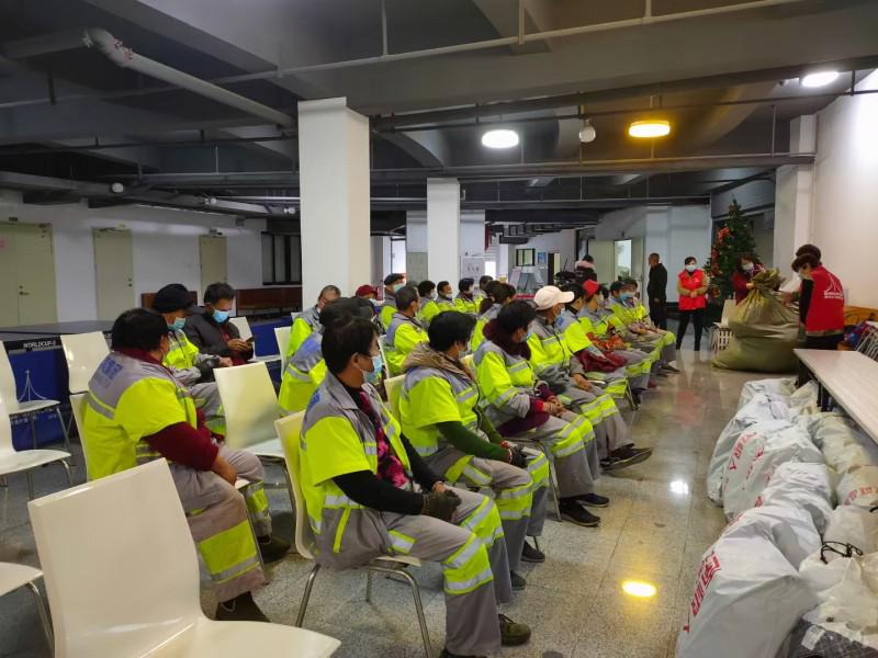 In Fujian Province, the volunteers of the Zhangzhou Beimen Church sent 136 quilts to sanitation workers on January 2, 2020.