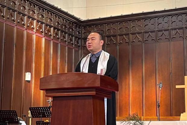 Rev. Wang Tianlu preached a sermon entitled "True Peace" in a Christmas service held in Dushu Lake Church, Suzhou, Jiangsu Province on December 25, 2020.
