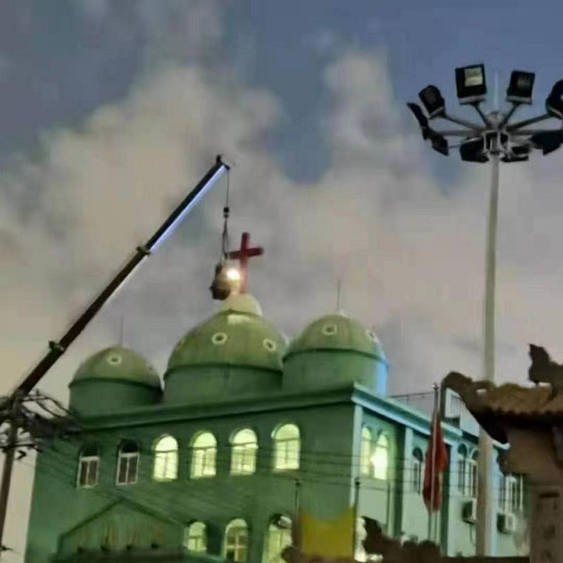 The cross of Shuixin Church in Longwan District, Zhejiang Province, was forcibly demolished at midnight of Monday.