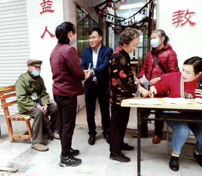 Elder Chen Kaosi welcomed the arrival of a churchgoer at the gate of Hepu Church in Beihai, Guangxi on March 7, 2021.