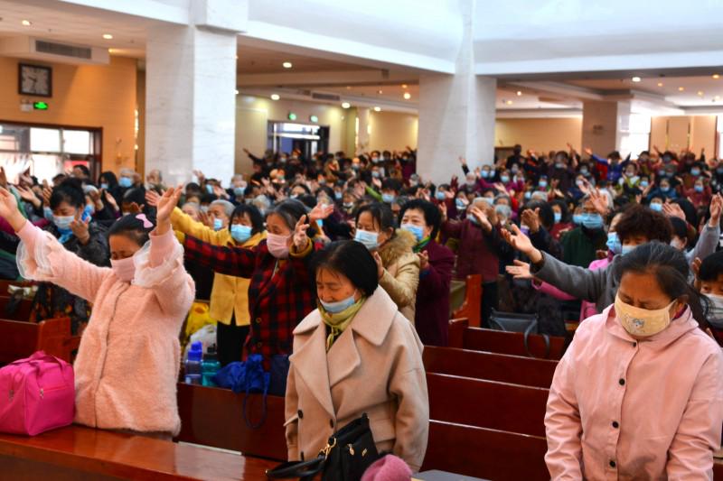 Christian members received the blessing at the end of the resumed service in Xingsheng Church in Anshan City, Liaoning Province on March 18, 2021.