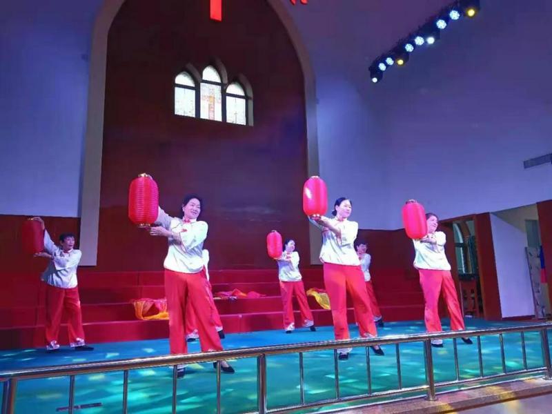 Believers of Shilipu Church, Baoji, Shaanxi Province performed a dance titled "The Lord is My Salvation" in an Easter service on April 4, 2021.