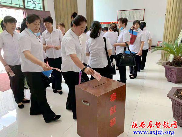 Staff and belivers of Hancheng churches in Shaanxi donated money for the post-disaster reconstruction in Henan in late July, 2021.