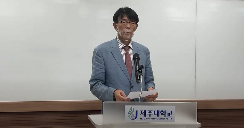 Professor Song Francis Jae-ryong of Kyung Hee University of South Korea gave the virtual opening speech of the third EASSSR conference in Jeju Island, South Korea on July 17, 2021.