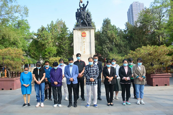 The staff of Taiyuan CC&TSPM of Shanxi Province recalled those who died in the World War II at the Heroic Revolutionary Martyrs Memorial Tower in late August 2021.