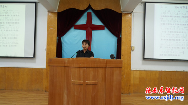 Rev. Wang Hong, president of Shaanxi Bible School, gave a sermon in a retreat on September 2, 2021.