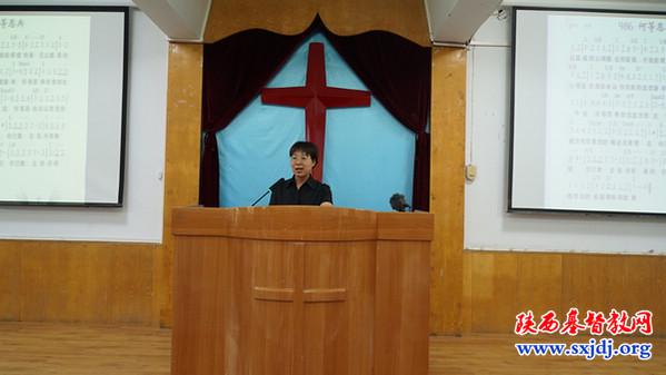 Rev. Wang Hong, president of Shaanxi Bible School, gave a sermon in a retreat on September 2, 2021.