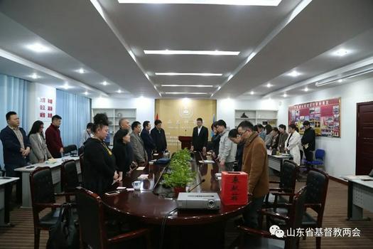 The pastoral staff and leaders of Shandong CC&TSPM prayed for the flood-hit areas in the conference room on the second floor on October 8, 2021.