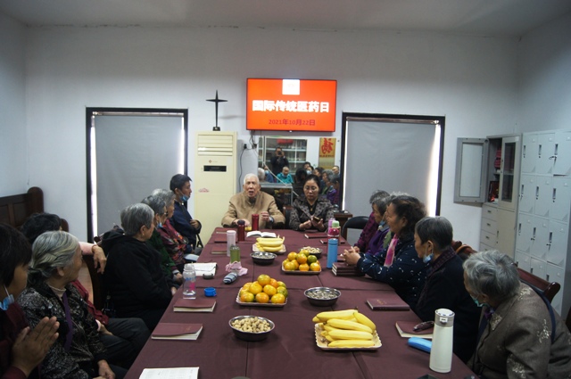 A health lecture for senior believers of Mujia Garden Church in Suzhou, Jiangsu, was held in the church on October 22, 2021.