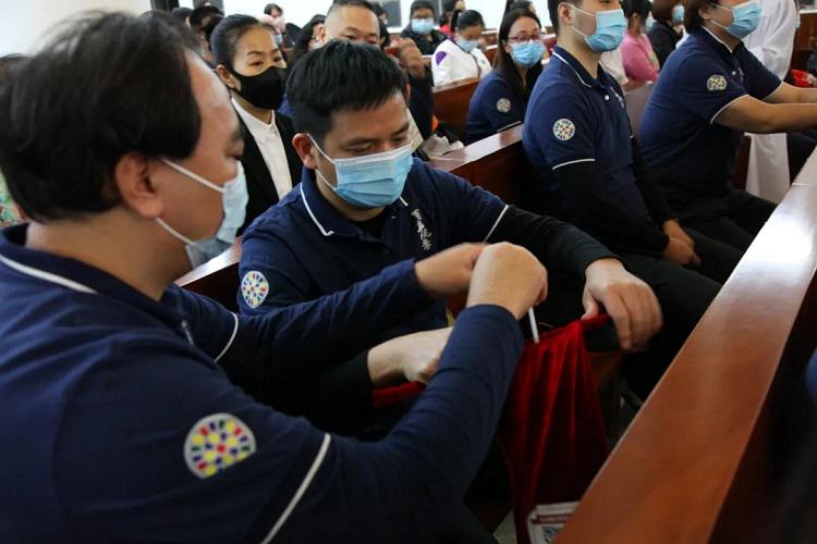 A red offering bag was passed around among believers in a Thanksgiving Charity Gala in Guangxiao Church, Guangzhou, Guangdong, on November 28,2021.