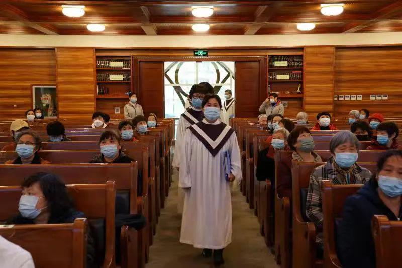 The choir members of Chengbei Church in Hangzhou, Zhejiang, entered the sanctuary to worship God during a 2022 World Day of Prayer service attended by believers in Hangzhou churches on March 4, 2022.     