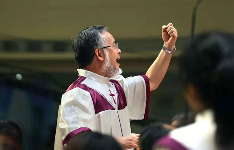 Sun Jinbiao conducted the Holy Choir of Beimen Church in Zhangzhou, Fujian, on an unknown day.