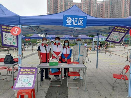 Staff members of Ci’en Church in Guangzhou, Guangdong, took a picture when they volunteered for nucleic acid testing on March 20, 2022.