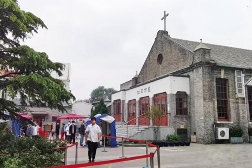 Citizens were undergoing COVID-19 tests in front of Gangwashi Church in Beijing during the first half of 2022.