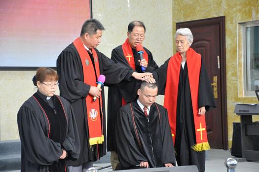 The pastorate ordained two pastoral staff as pastors in Dongwang Church, Xinzhou, Shanxi, on June 21, 2022.