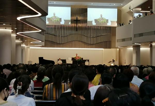 Rev. Chen Yiping, at the age of 94, from Trinity Church in Xiamen, preached a sermon in Flower Lane Church, Fuzhou, Fujian, on July 3, 2022.