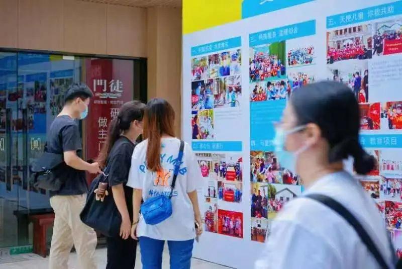 Some believers watched the charity achievement photo exhibition in Guangxiao Church, Guangzhou, Guangdong, on August 7, 2022.