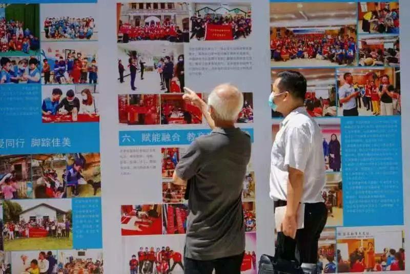 Two believers watched the charity achievement photo exhibition in Guangxiao Church, Guangzhou, Guangdong, on August 7, 2022.