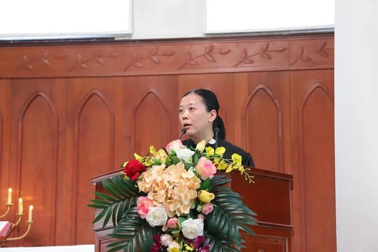 Pastor Zhou Donghua gave a sermon during a Sunday service in Guangxiao Church, Guangzhou, Guangdong, on August 7, 2022.