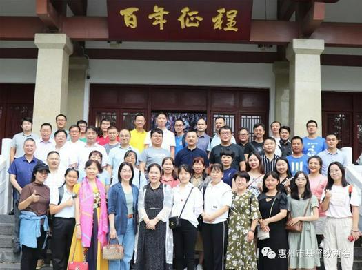 In-service pastoral staff from Huizhou, Guangdong, took a group picture during a retreat on August 17-18, 2022.