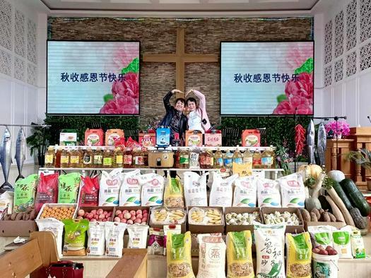 Two persons reached out one hand respectively to make a heart shape after a Sunday service to celebrate the Autumn Harvest Festival in Shuishiying Church, Dalian, Liaoning, on October 16, 2022.