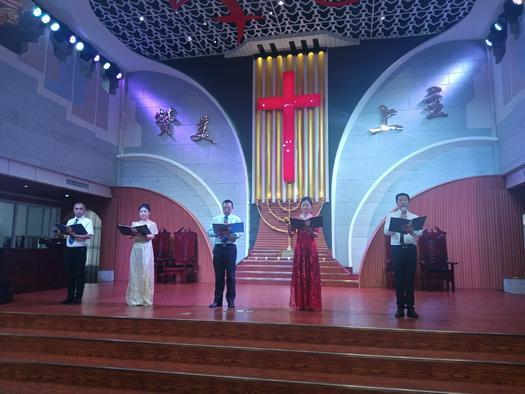 The choir of Shuguang Church in Baoji, Shaanxi, presented a poetry recitation during the 16th annual anniversary Thanksgiving service held on November 20, 2022.