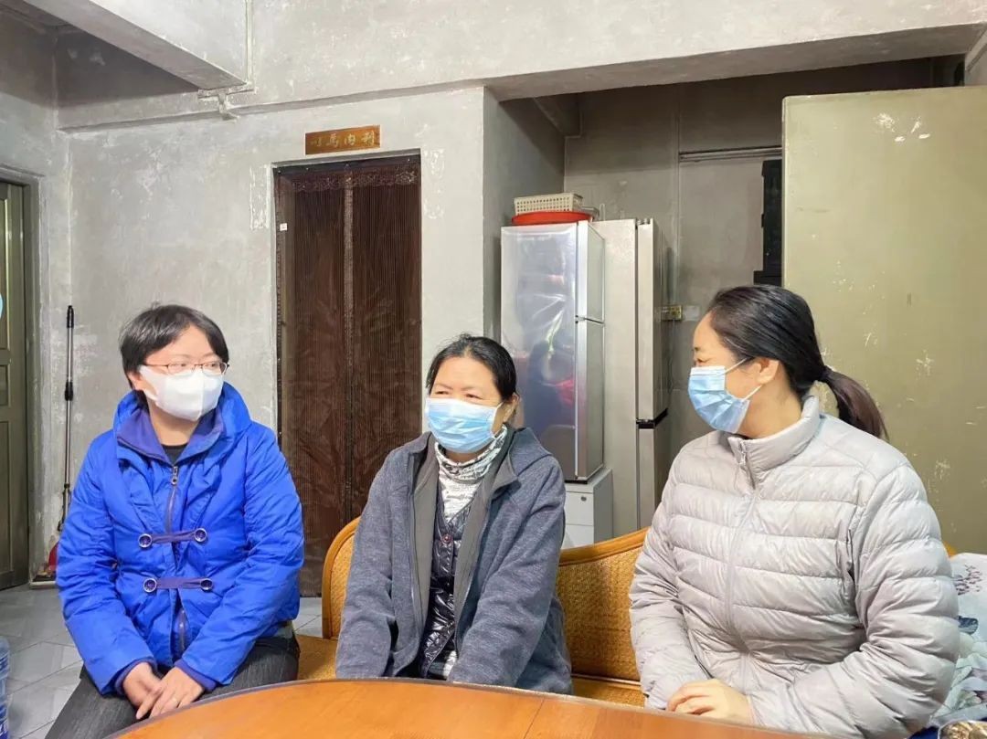 A retired staff member was visited by pastoral workers of Shahe Church in Guangzhou, Guangdong, on November 2, 2022.