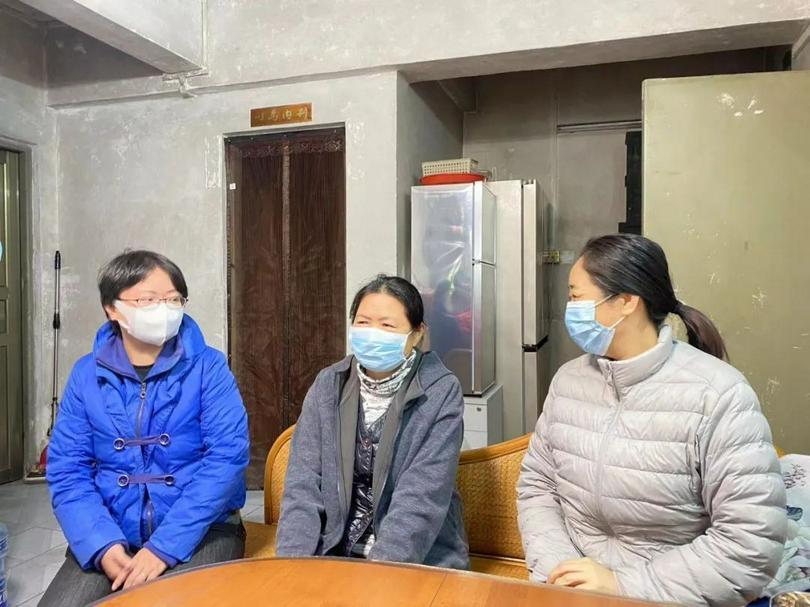 A retired staff member was visited by pastoral workers of Shahe Church in Guangzhou, Guangdong, on November 2, 2022.