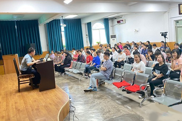 Shaanxi Bible School conducted a special lecture titled "See Christianity and Chinese Culture from Emotional Philosophy" on April 19, 2023.