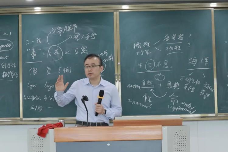 Dr. Qu Xutong, a tenured associate professor in the Department of Philosophy at the School of Humanities, Tsinghua University, speaked in a program named "Three Lectures on Christian Theology" at Guangdong Union Theological Seminary on May 24 to 25, 2024.